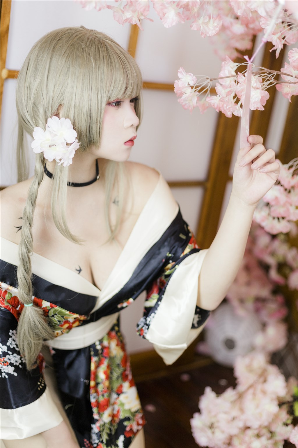 吃瓜黑料专题报道:在后台低语中捕捉到的柔情告白,让人心驰神往